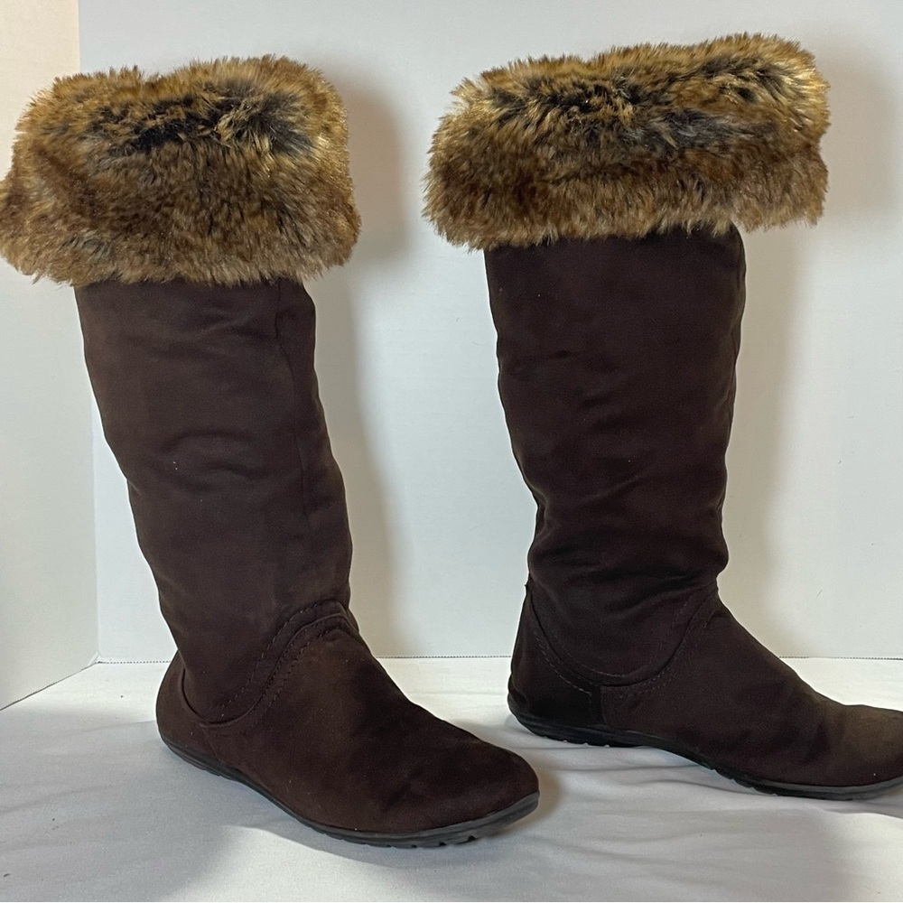R2 Footwear Brown Faux Fur Trim Knee-High Boots. Women’s size 7.5. Slip on. Used